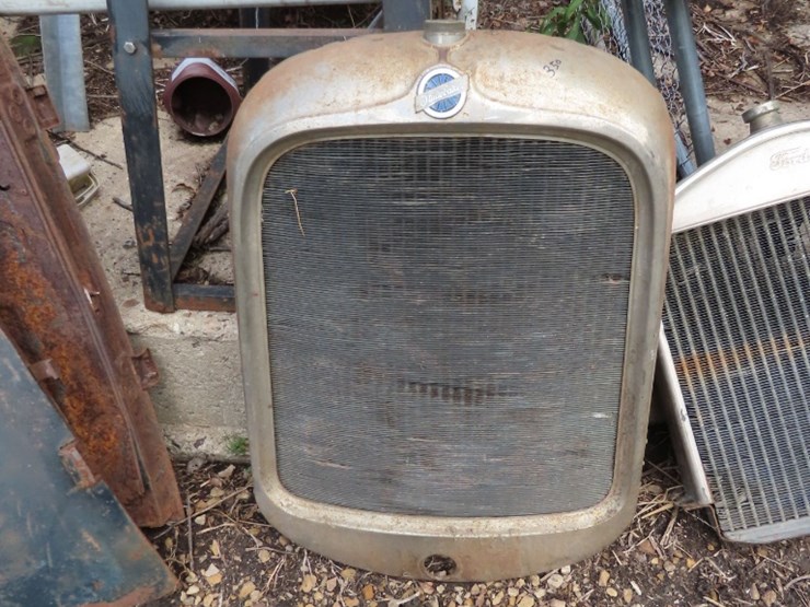 studebaker-grill-with-radiator-image-1
