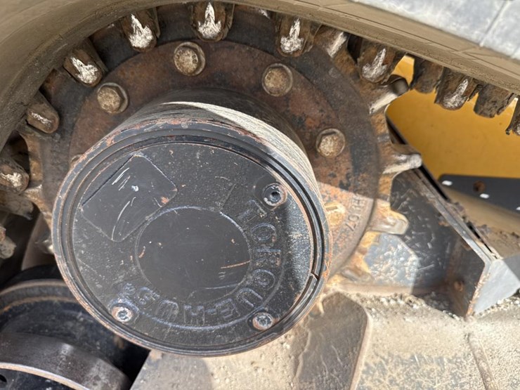 deere-331g-image-54