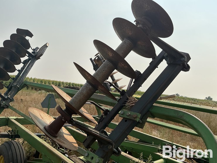john-deere-235-image-14