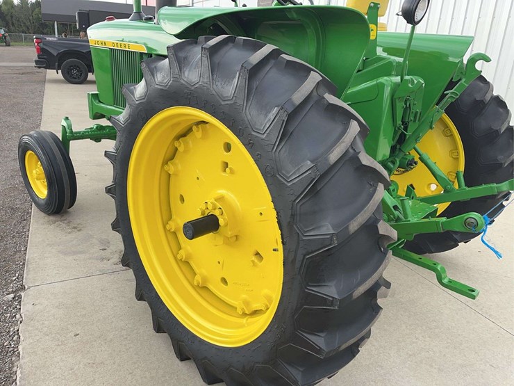 john-deere-3020-image-8