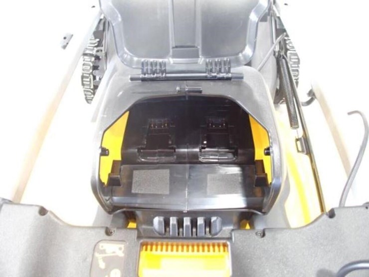 dewalt-21.5-in.-electric-push-mower-image-7