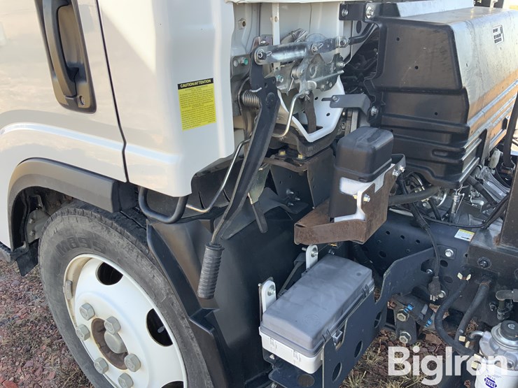 2019-isuzu-nrr-image-11