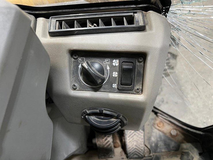 2017-caterpillar-903c2-image-29