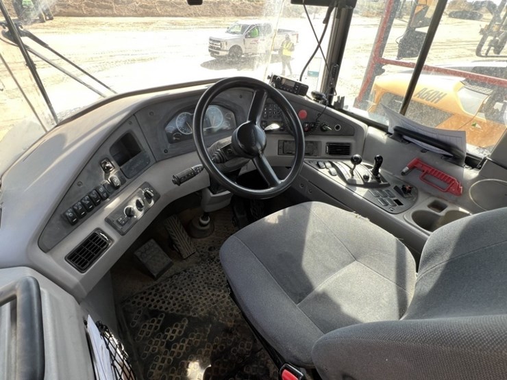 2021-volvo-a60h-image-13
