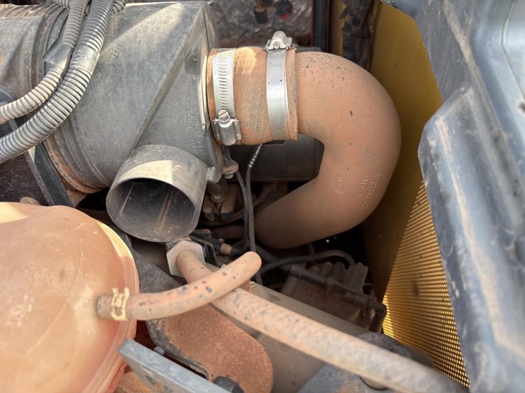 deere-323e-image-34