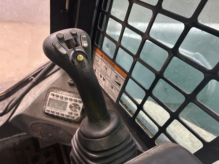 2015-bobcat-t770-image-22