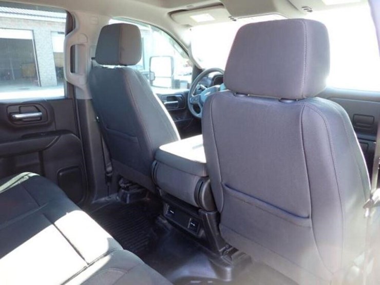 2022-chevrolet-2500hd-image-46