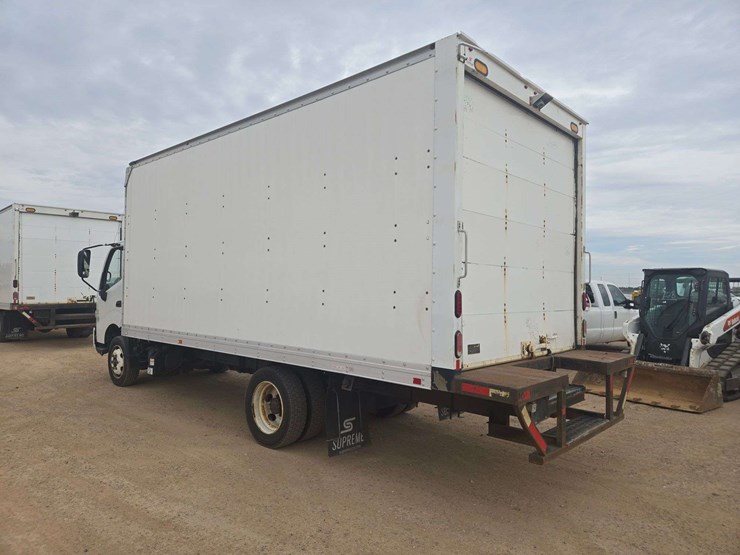 2019-hino-195-image-4