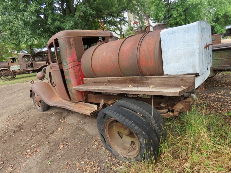 1935-chevrolet-tanker-truck-image-5