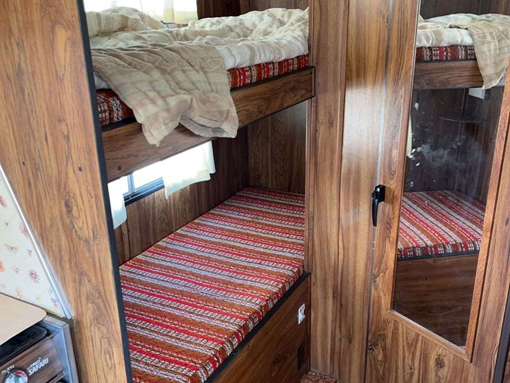 1980-sportsman-b-300-motorhome-image-21