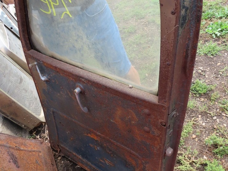 1946-chevrolet-panel-truck-rear-door-image-3