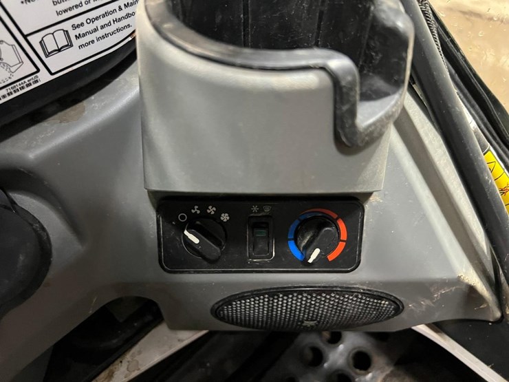 2016-bobcat-t870-image-28