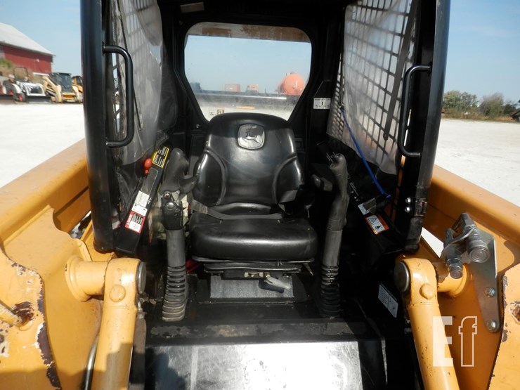 deere-320-image-8