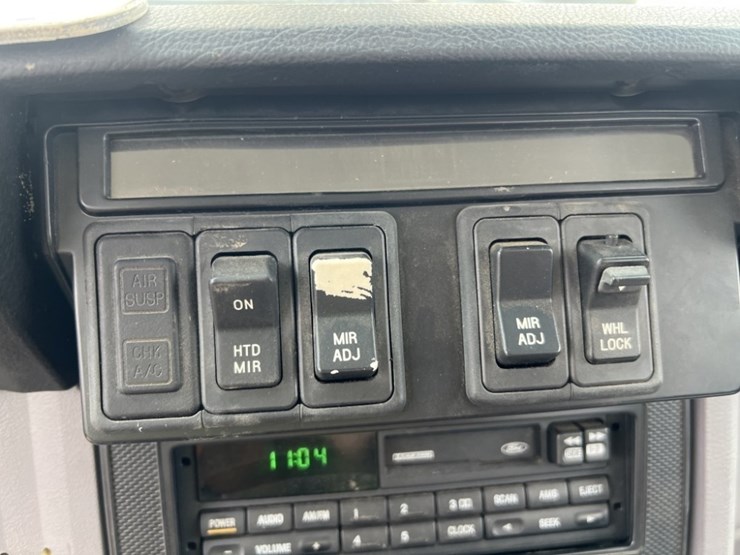 1995-ford-f800-image-37