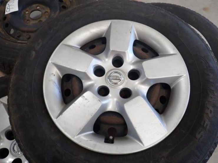 qty-of-(4)-antares-215/75r16-tires-&-rims-image-5