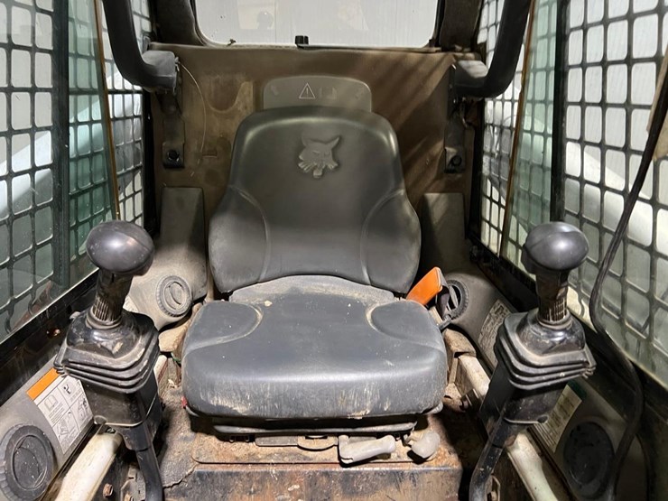 2006-bobcat-t250-image-21