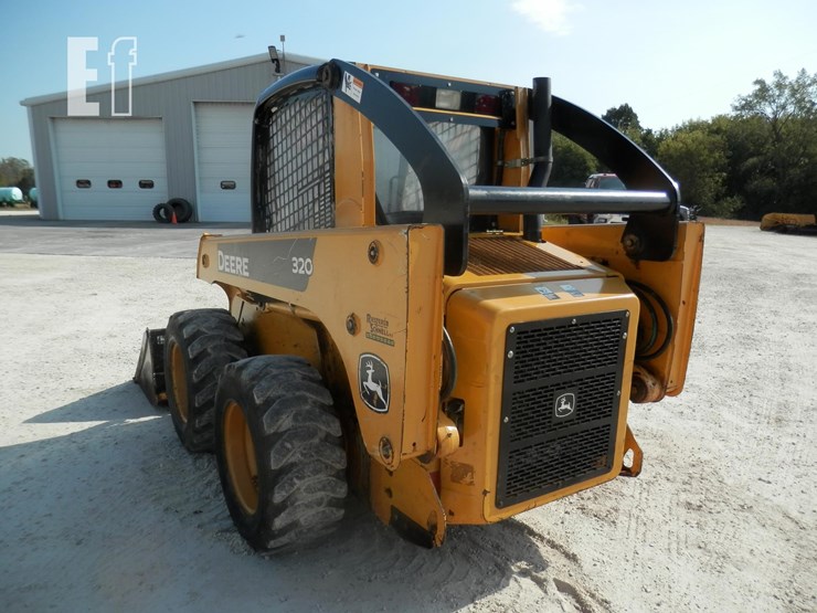 deere-320-image-5