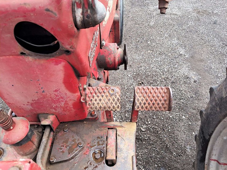 farmall-350-2wd-tractor-image-19