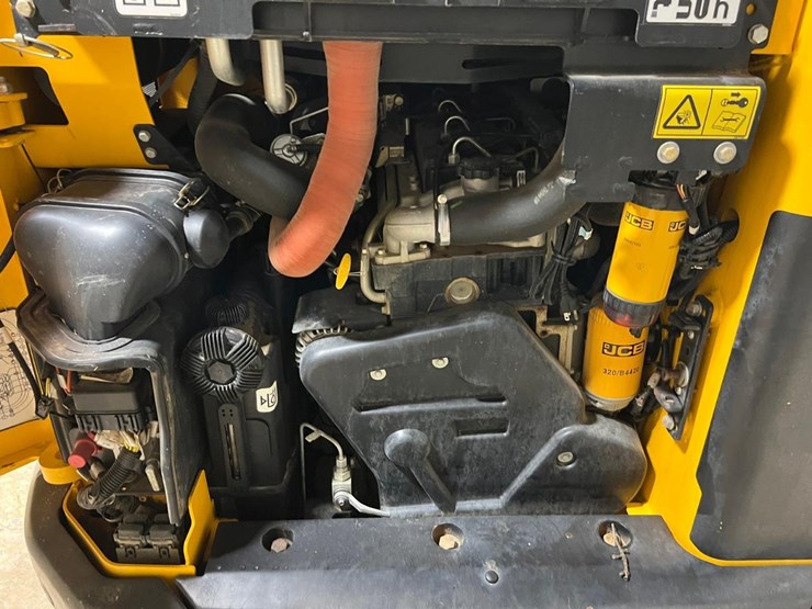 2023-jcb-3ts-8t-image-17