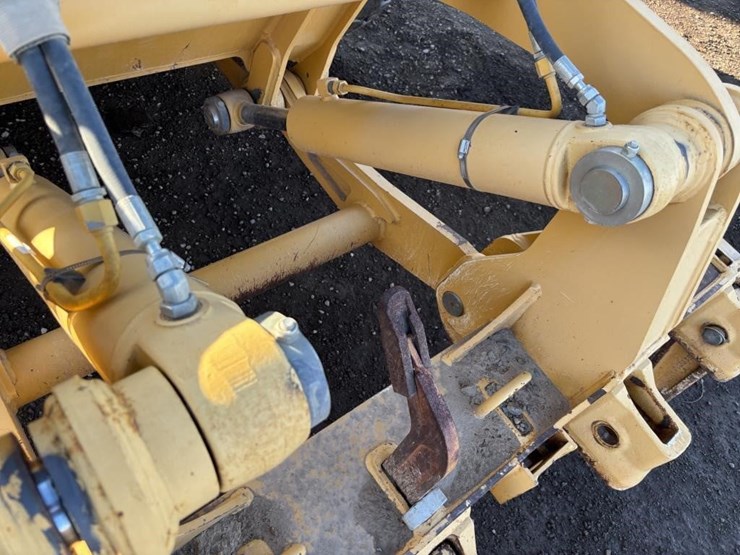 2011-deere-872gp-image-26