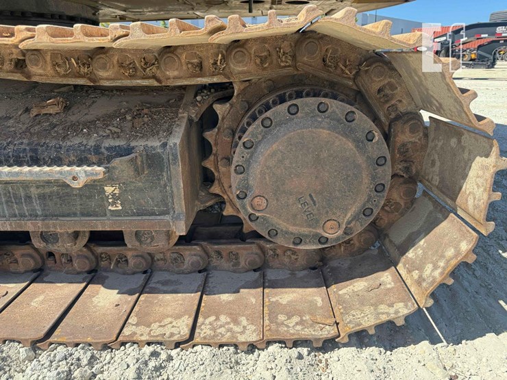 2019-caterpillar-320-image-8