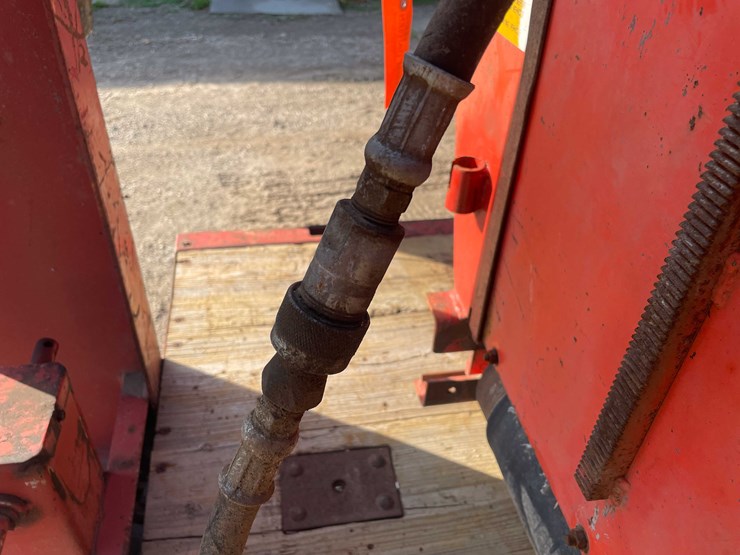 #1894-•-htc-hydraulic-truck-side-conveyor-image-9