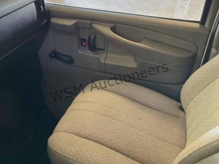 2011-chevrolet-express-2500-image-22