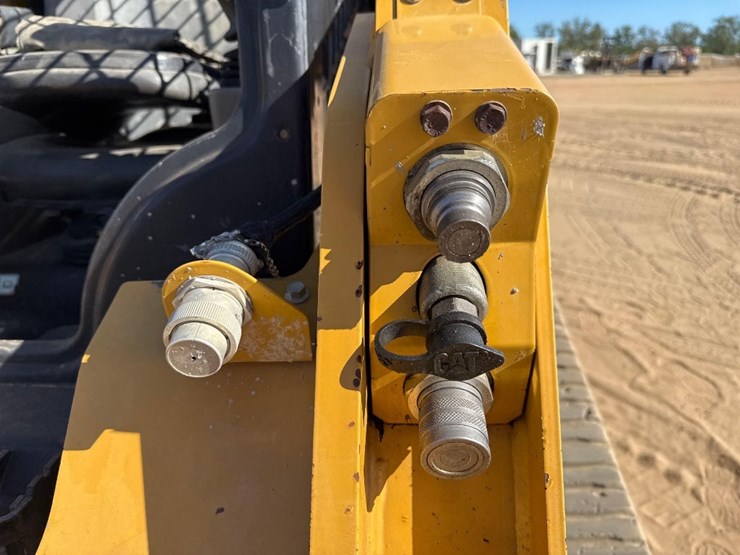 2020-caterpillar-259d3-image-22