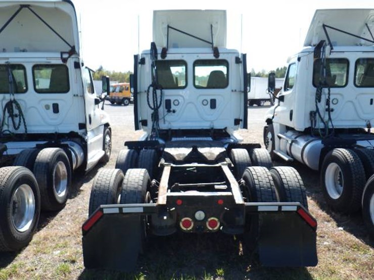 2017-freightliner-cascadia-125-image-6