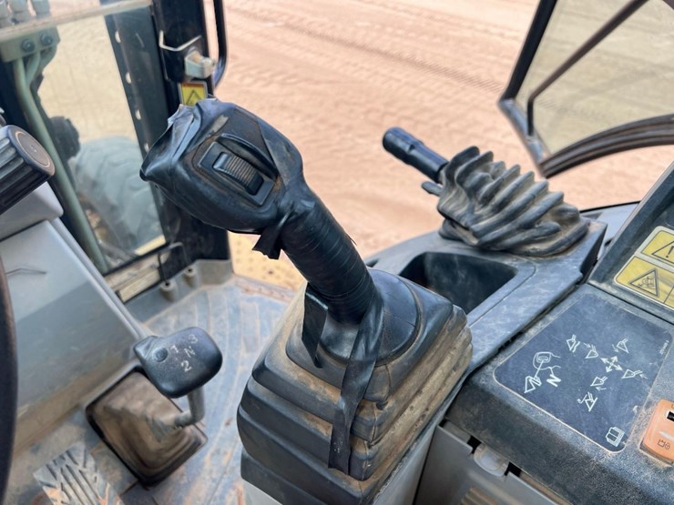 2015-caterpillar-420f-it-image-35