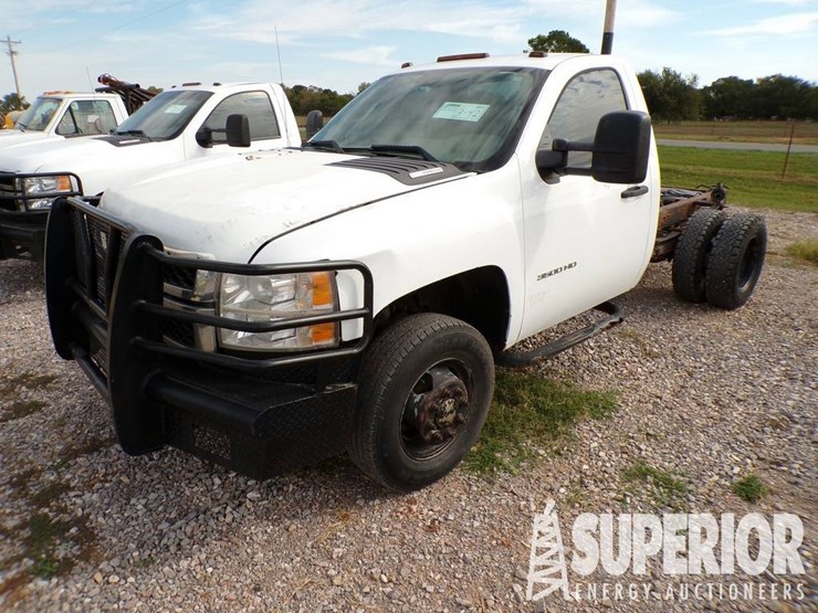 2013-chevrolet-3500hd-image-1