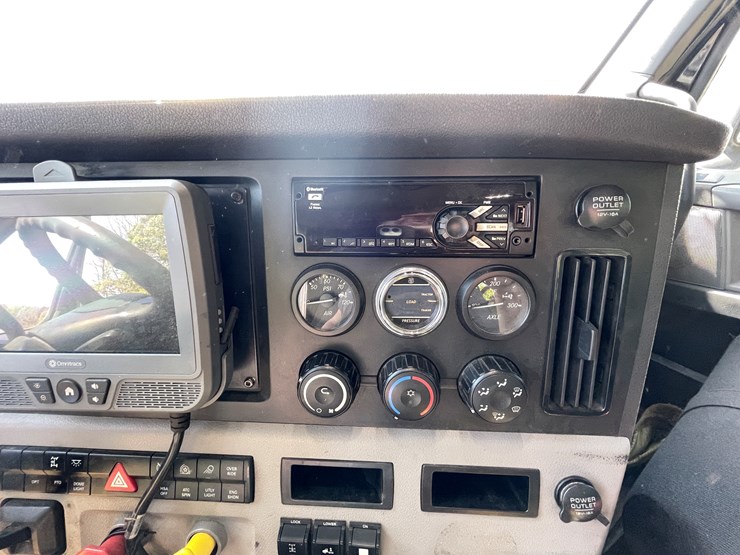 #1666-•-2019-freightliner-cascadia-semi-tractor-(title-in-delay)-image-30