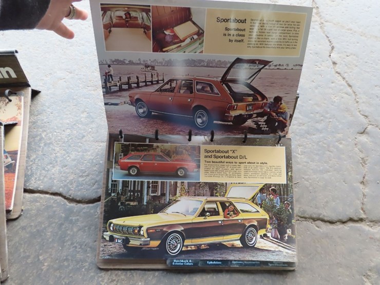amc-jeep-dealership-display-books-1976-image-13