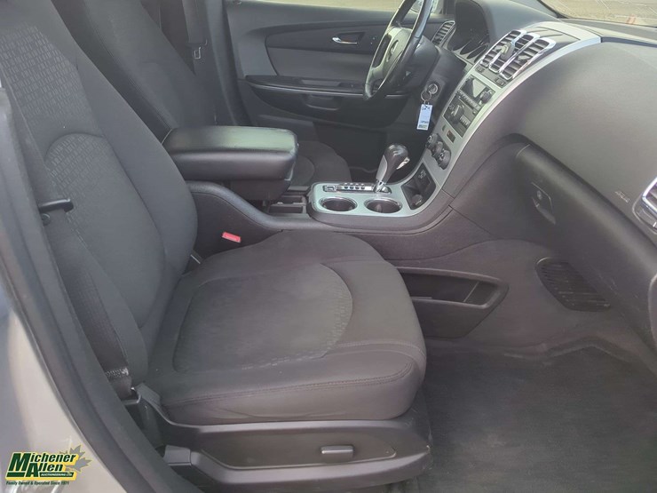 2010-gmc-acadia-image-17