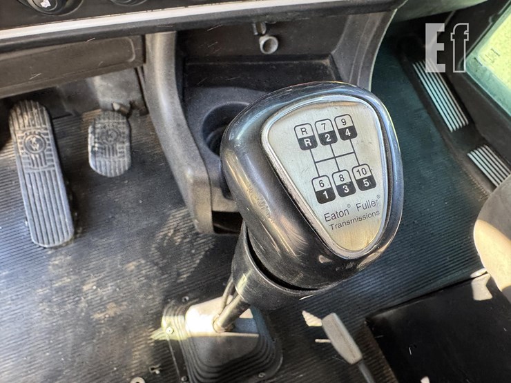 2011-kenworth-t800-image-29