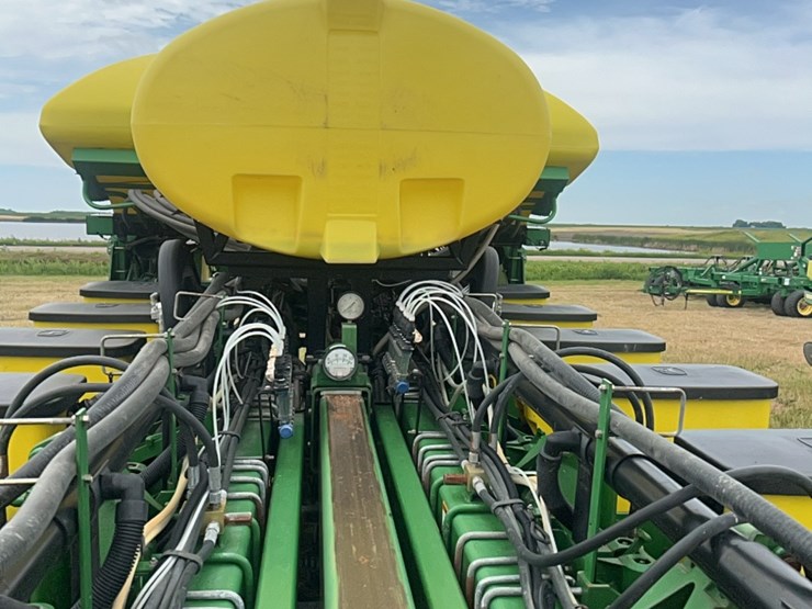 john-deere-16-image-85