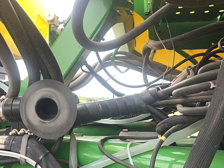john-deere-16-image-25