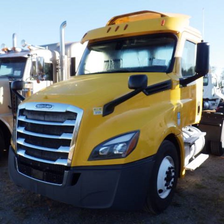 2019 FREIGHTLINER CASCADIA 126