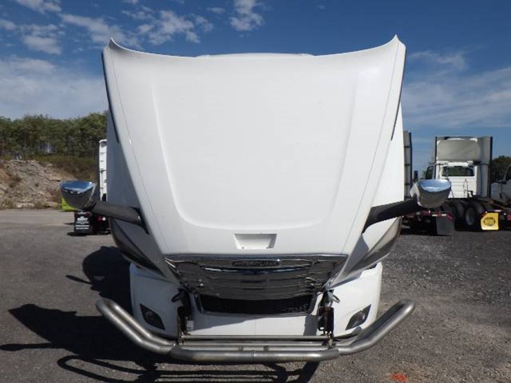 2019-freightliner-cascadia-126-image-15