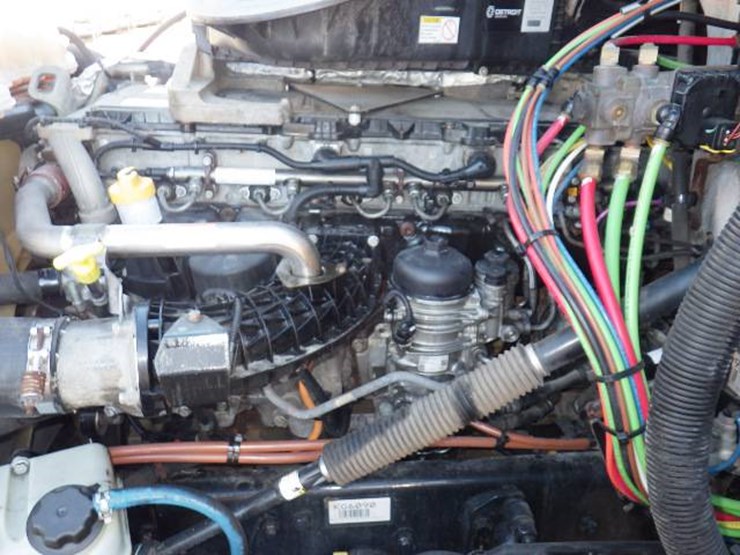 2019-freightliner-cascadia-126-image-12