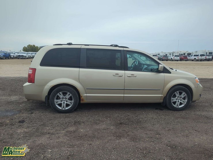 2010-dodge-grand-caravan-sxt-image-22