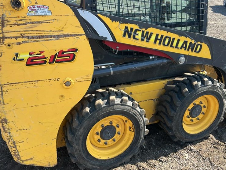 2011-new-holland-l215-image-31