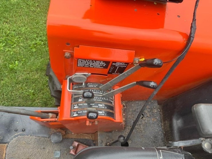 1983-allis-chalmers-6060-tractor-image-16
