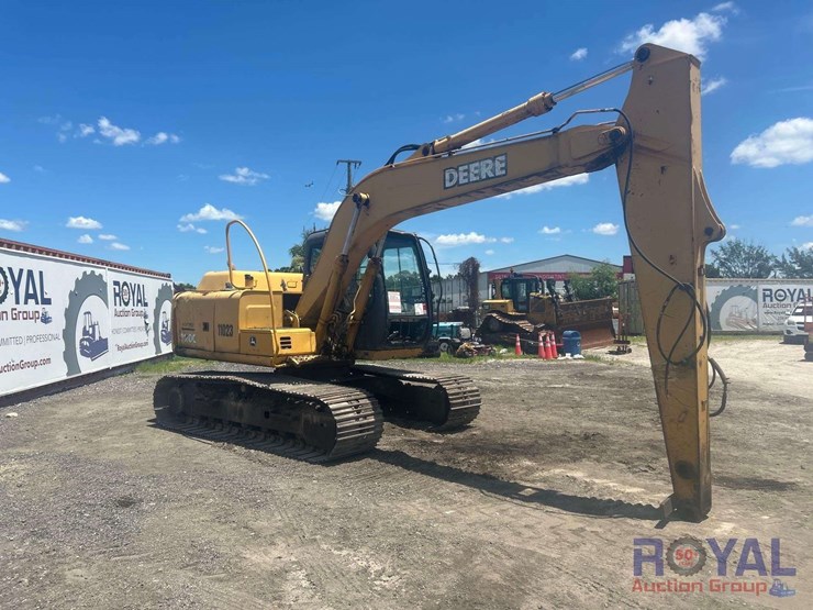 2006-deere-120c-image-1