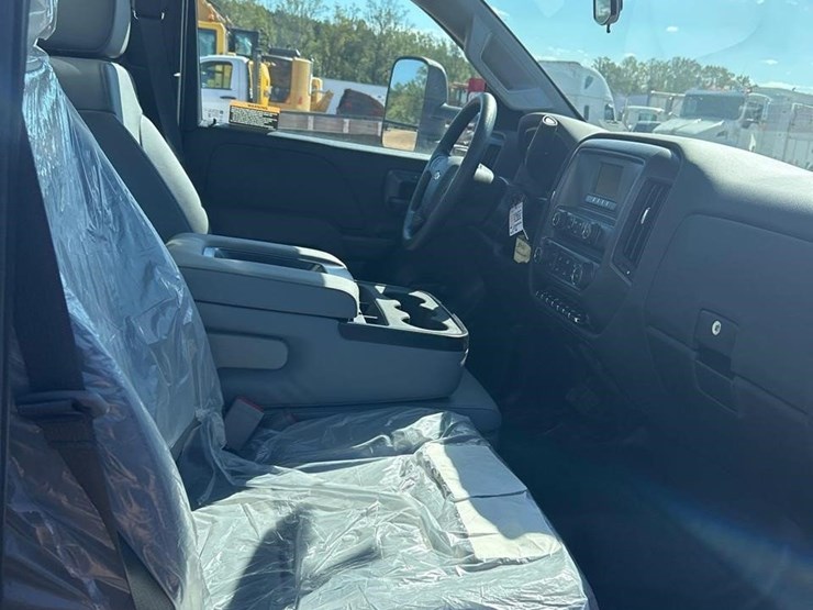 2023-chevrolet-silverado-6500hd-image-42
