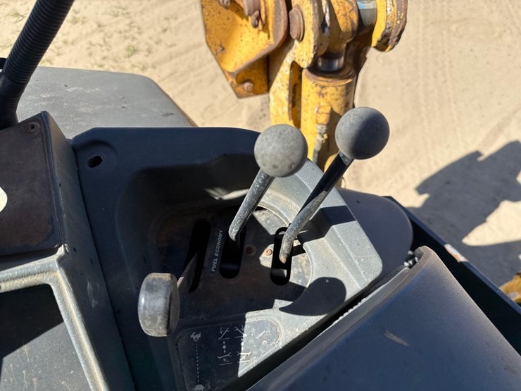 2006-deere-310sg-image-29