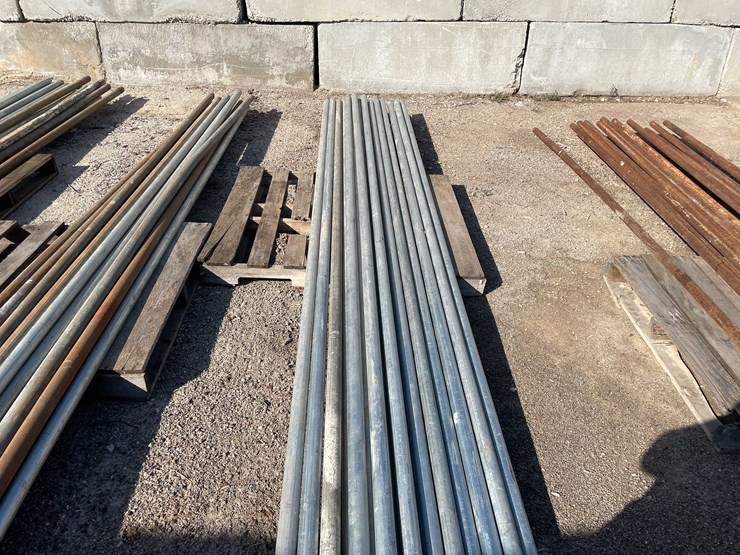 #1947-•-(16)-scaffold-tubes-with-end-fittings-image-1