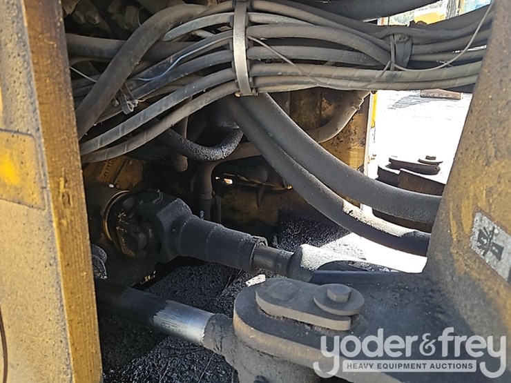2003-deere-824j-image-10