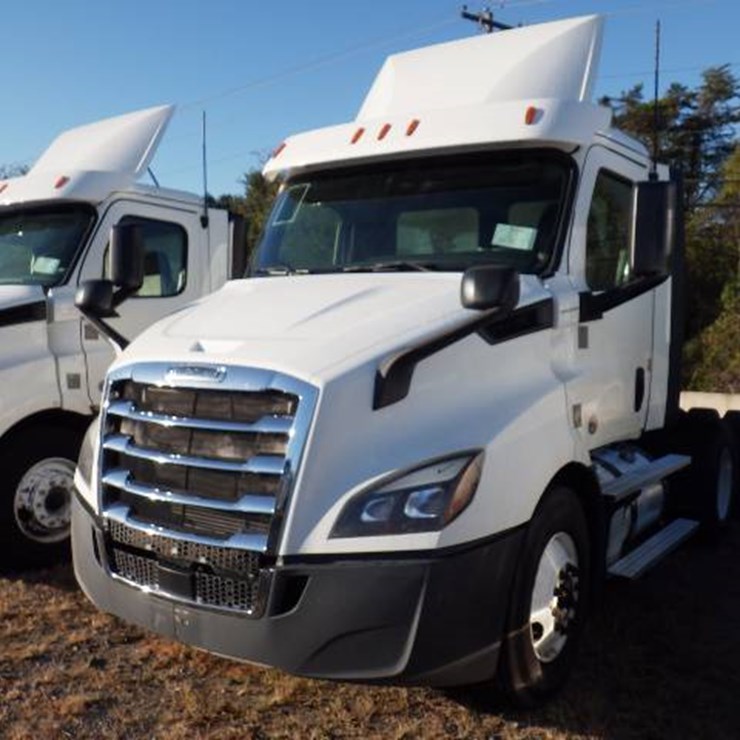 2020 FREIGHTLINER CASCADIA 116