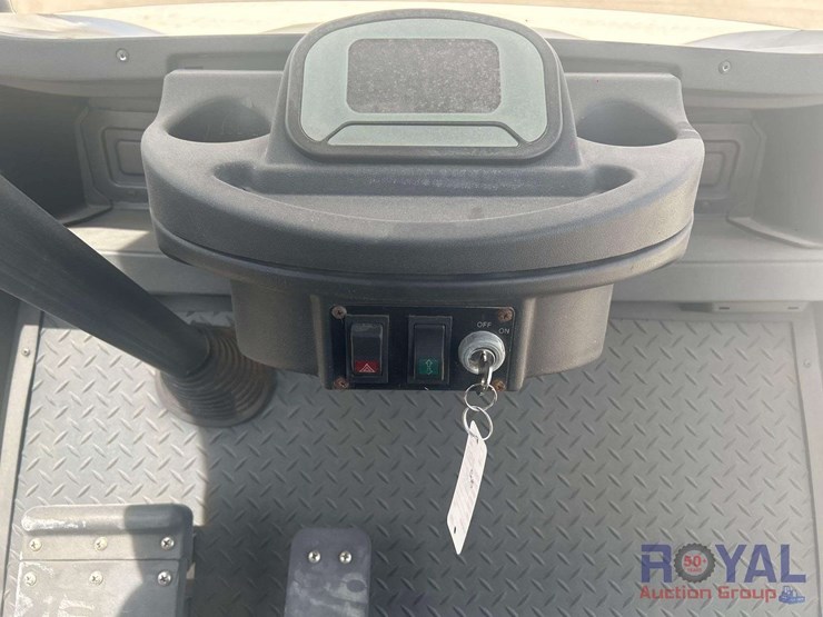 md-electric-golf-cart-with-battery-charger-image-7